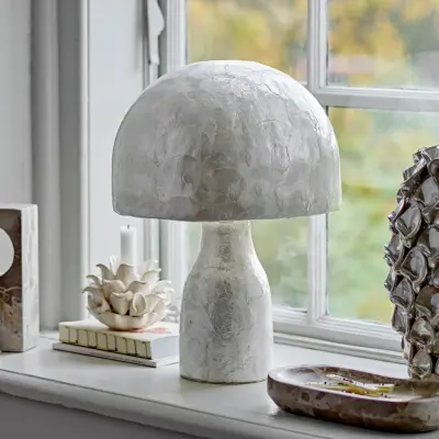 Adria bordslampa, pärlemor, höjd 43 cm, E27 – Bloomingville - Vardagsrum - Med en ljuskälla