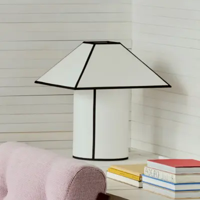 Ava bordslampa, höjd 50 cm, vit/svart, E27 – HAY - Vardagsrum - Design - Plast - Med en ljuskälla