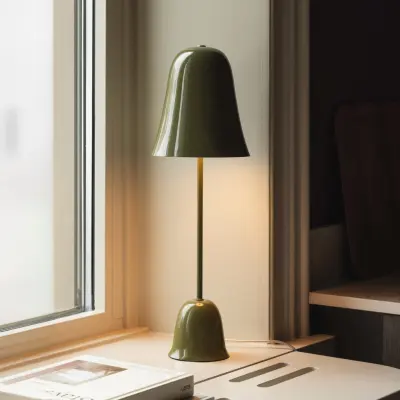 Blåklockan bordslampa, olivgrön, höjd 56 cm – Globen Lighting - Vardagsrum - Skandinavisk - Metall - Med lampskärm