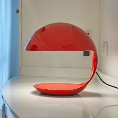 Cobra Retro bordslampa, röd Martinelli Luce - Vardagsrum - Design - Plast