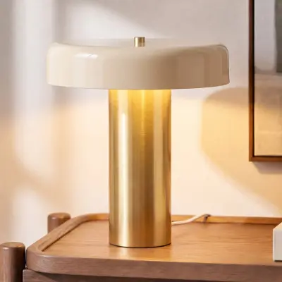Dionne bordslampa, 33 cm, mässing/beige, E14, metall – Nola - Vardagsrum - Modern - Svamp