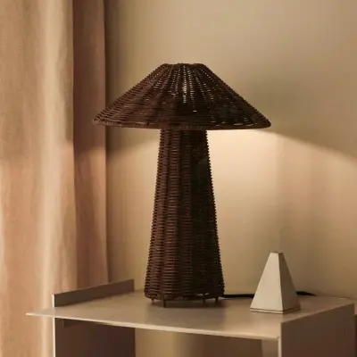 Dou bordslampa, mörkbrun, höjd 40 cm, rotting – ferm LIVING - Vardagsrum - Design - Trä - Med en ljuskälla
