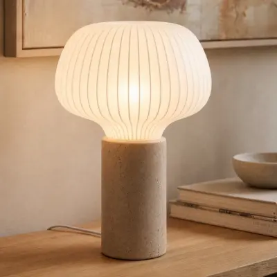 Eloise bordslampa, textil/betong, E27, vit, höjd 42 cm – Lucande - Vardagsrum - Skandinavisk - Tyg / textil - Med en ljuskälla