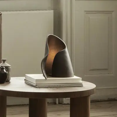 OYSTER bordslampa, svart, höjd 24 cm, metall – ferm LIVING - Vardagsrum - Design - Aluminium - Med en ljuskälla