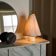 Hornbæk LED-bordslampa med batteri, beige/gul, Canvas – Gubi - Vardagsrum - Design - Tyg / textil - Med en ljuskälla