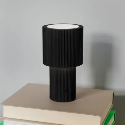 Iluma LED-bordslampa med batteri, svart, höjd 22,1 cm – Herstal - Vardagsrum - Modern - Aluminium - Med en ljuskälla
