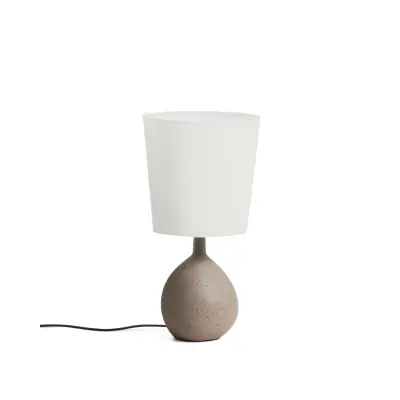 KAVE HOME Viona stor bordslampa - elfenbensvit bomull och grå metall med texturerad steneffekt (H:36)