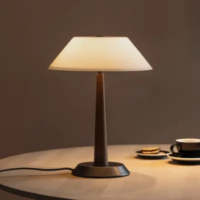 Ligna bordslampa vit/brons/ek 39 cm – Globen Lighting - Vardagsrum - Skandinavisk - Metall - Med lampskärm