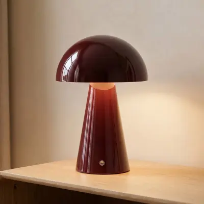 Nevijo LED-bordslampa med batteri, USB, dimbar, Ø 20 cm, mörkröd – Lindby - Vardagsrum - Modern - Metall - Med en ljuskälla