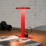 NOMAD LAMP 02 bordslampa, ljusröd, 32 cm – Forming Function NOMAD COLLECTION - Vardagsrum - Design - Aluminium - Med en ljuskälla