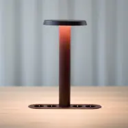 NOMAD LAMP 02 bordslampa, mörkröd 32 cm – Forming Function NOMAD COLLECTION - Vardagsrum - Design - Aluminium - Med en ljuskälla