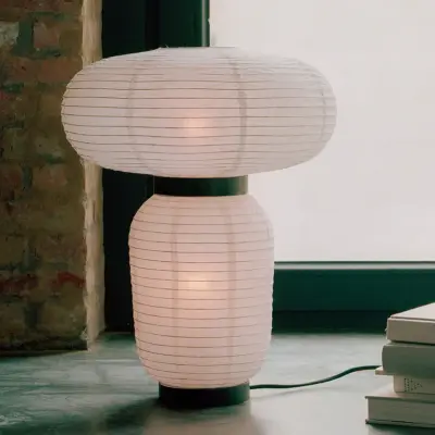 &Tradition - Formakami JH18 bordslampa elfenben/svart