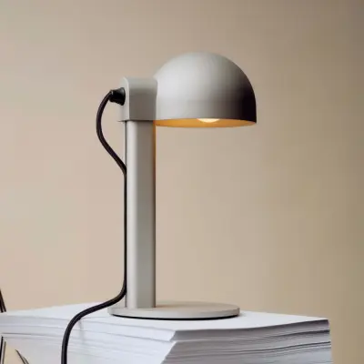 Posto bordslampa, silver/grå, höjd 28 cm, E14, aluminium – HAY - Vardagsrum - Design - Med lampskärm