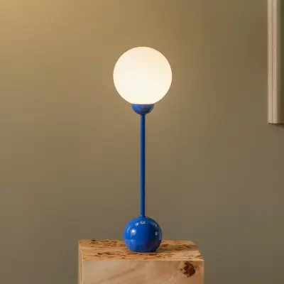 Ripley bordslampa, blå, höjd 52 cm – Globen Lighting - Vardagsrum - Skandinavisk - Metall - Med lampskärm