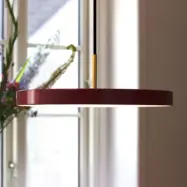 UMAGE - Asteria LED-hänglampa mässing röd