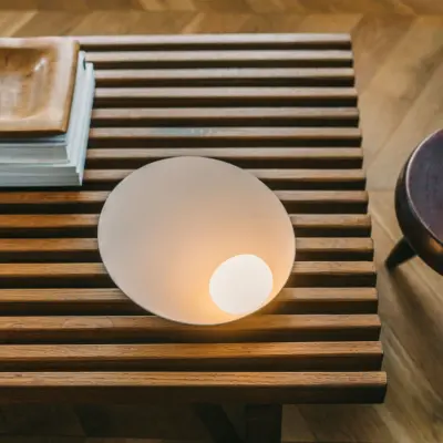 Vibia - Musa 7402 LED-bordslampa liggande, taupe