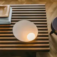 Vibia - Musa 7402 LED-bordslampa liggande, vit