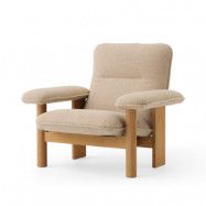 Audo Copenhagen Brasilia fåtölj Oiled oak-Bouclé 02 beige