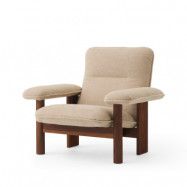 Audo Copenhagen Brasilia fåtölj Walnut-Bouclé 02 beige