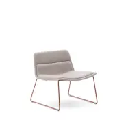 KAVE HOME Zahara beige fåtölj med stålben och FSC 100% terrakottafinish