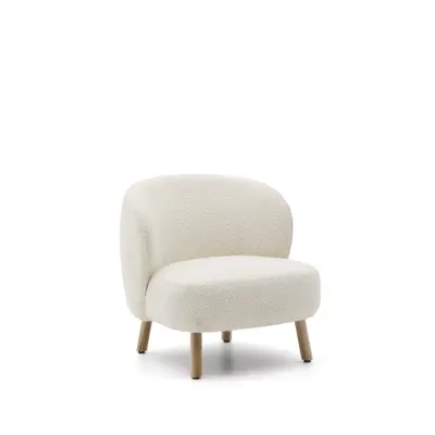 KAVE HOME Ulit fåtölj - vitt bouclétyg och naturligt bokträ