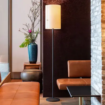 Club LED-golvlampa L Black – serien.lighting Serien Lighting - Vardagsrum - Design - Metall - Med lampskärm