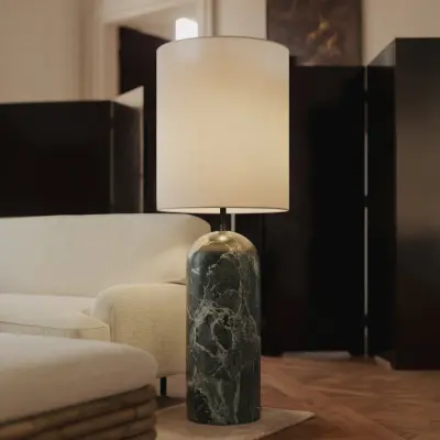 Gravity HL hög golvlampa, grön marmor, vit textil – Gubi Gravity XL High - Vardagsrum - Design - Sten - Med en ljuskälla