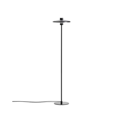 KAVE HOME Nuvira golvlampa - svart satinmetall