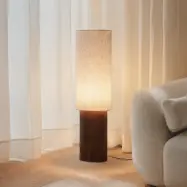 Kimiko golvlampa, valnötsträ, textil, höjd 100 cm, E27 – Lindby - Vardagsrum - Skandinavisk - Tyg / textil - Med lampskärm