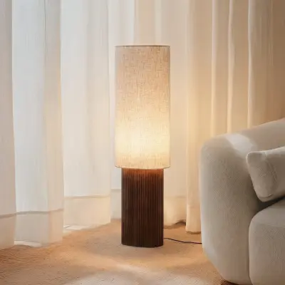 Kimiko golvlampa, valnötsträ, textil, höjd 100 cm, E27 – Lindby - Vardagsrum - Skandinavisk - Tyg / textil - Med lampskärm