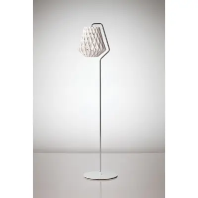 Pilke 28 golvlampa, vit/krom