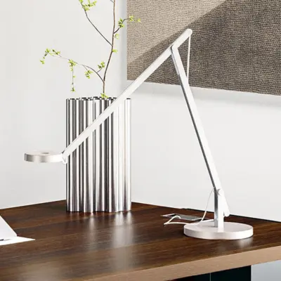 String T1 Bordslampa DTW Matt White/Silver String T1 DTW Rotaliana - Arbetsrum / hemkontor - Design - Metall - Med en ljuskälla
