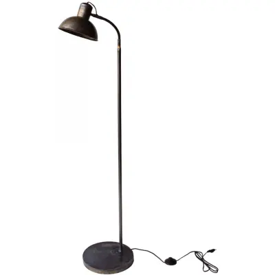 TRADEMARK LIVING golvlampa - järn med patina