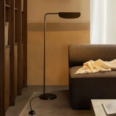 Wing golvlampa, brons, höjd 113 cm, justerbar – Audo Audo Copenhagen - Vardagsrum - Design - Aluminium - Med en ljuskälla