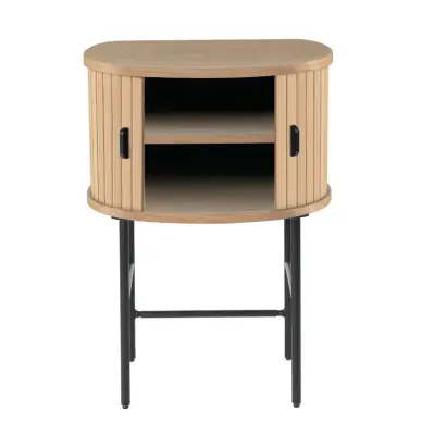 Nola sängbord, m. 2 skjutdörrar och 1 hylla - naturlig ek och svart metall (50x40)