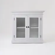 NOVASOLO Halifax utst&auml;llningsbuff&eacute;, w. 2 glasd&ouml;rrar och 1 hylla - vit mahogny/MDF