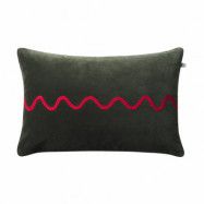 Chhatwal&Jonsson Natu kuddfodral 40x60 cm Forest green-red