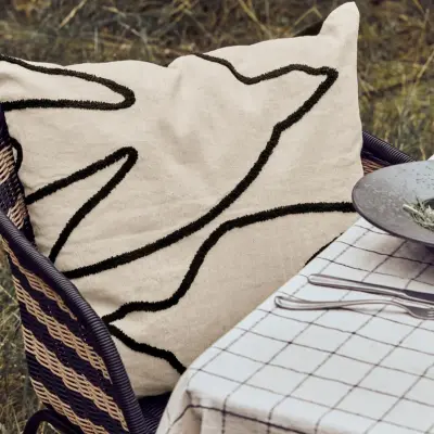 House Doctor - HDFly kuddfodral, kräm/svart, 50 x 50 cm –