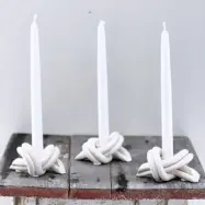 Ljusstake dubbelknut vit