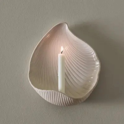 SHELL väggljusstake, antikvit, höjd 28 cm – ferm LIVING - Keramik