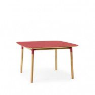 Normann Copenhagen Form matbord 120x120 cm Röd-ekben