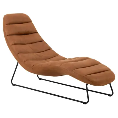 ACT NORDIC Chaplin schäslong, med horisontella sömmar - cognacsblandat tyg och svart stål (63x156)