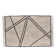 VILLA COLLECTION Randig matta med grafiskt m&ouml;nster och fransar - naturlig och svart bomull
