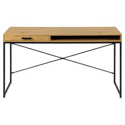 ACT NORDIC Seaford skrivbord, w. 1 fack och 1 låda - naturlig vild ek melamin och svart metall (140x58)