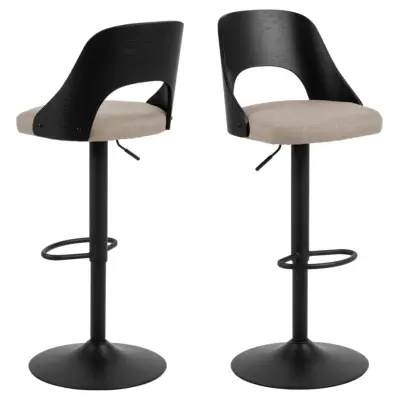 ACT NORDIC Lucy barstol, med ryggstöd, fotstöd, snurrfunktion - sandfärgad tyg och svart ekfaner/stål