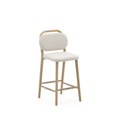 KAVE HOME Helda barstol, med ryggstöd och fotstöd - beige chenille och naturlig ek (65cm)