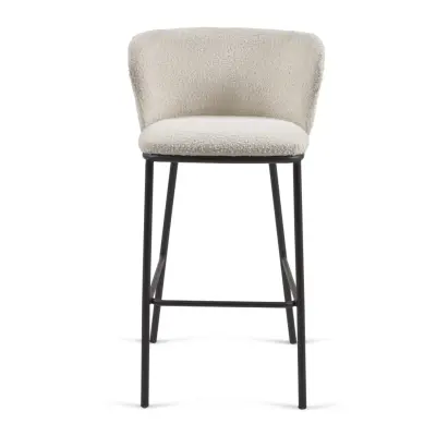 KAVE HOME Ciselia Barstol, med Ryggstöd och Fotstöd - Vitt Lammskinn och Svart Stål