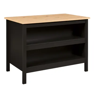 NORDIC LIVING COLLECTION Julina köksö i svart/Artisan ek, med två fack på ena sidan och plats för barstolar eller stolar på den andra.