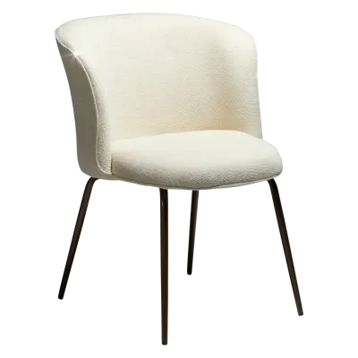 DAN-FORM BLISS Stol Frostat mandelfärgat bouclétyg med skimmer och ben i antikmässing