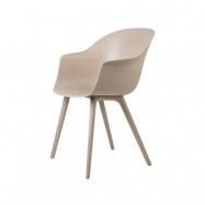 GUBI Bat Plastic stol new beige